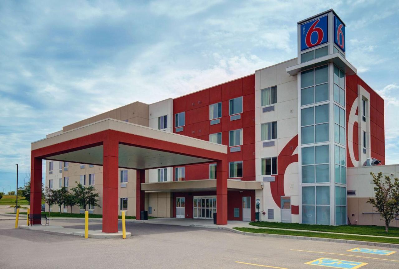 Motel 6 แอร์ดรี ภายนอก รูปภาพ